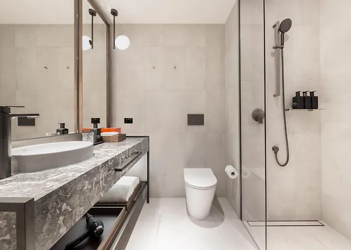 Chambre Accessible aux Personnes à Mobilité Réduite Lit Queen-Size